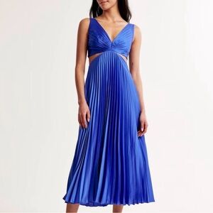 Elegant Blue Pleated Dress